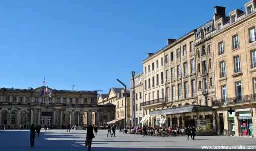 Visiter Bordeaux : découvrir les portes, places, fontaines et jardins de la ville 9 bordeaux visite hotel de ville Copie