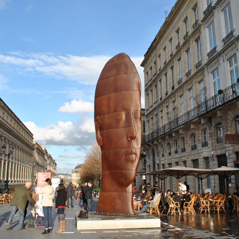 Connaissezvous ces statues surprenantes de Bordeaux
