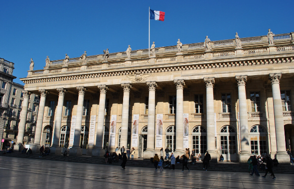 demasquez le voleur du grand theatre a travers un jeu de piste a bordeaux