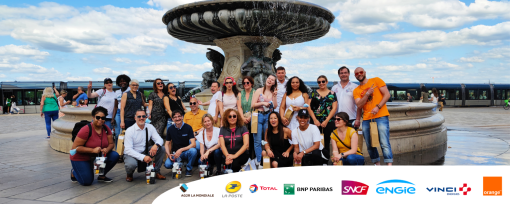collaborateurs découvrant le centre historique de Bordeaux en activité team building