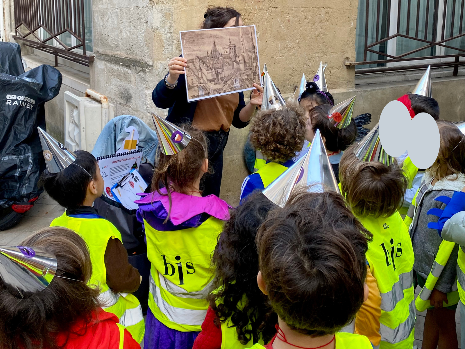 Boby à Halloween pour une classe maternelle à Bordeaux