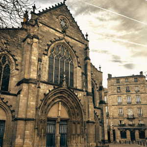 Enfants participant au Mystère du Château Disparu à Bordeaux