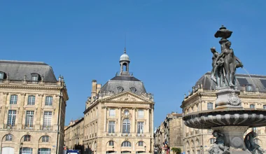Place de la Bourse pour la visite scolaire Bordeaux au XVIIIe siècle